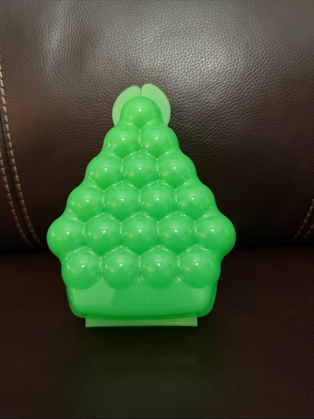 Tupperware Grape keeper - Green - small scratch
